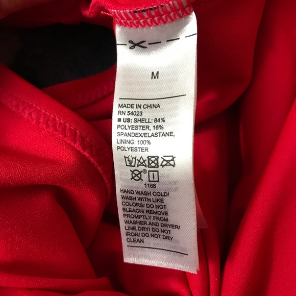 Red one piece bathingsuit - Picture 4 of 5